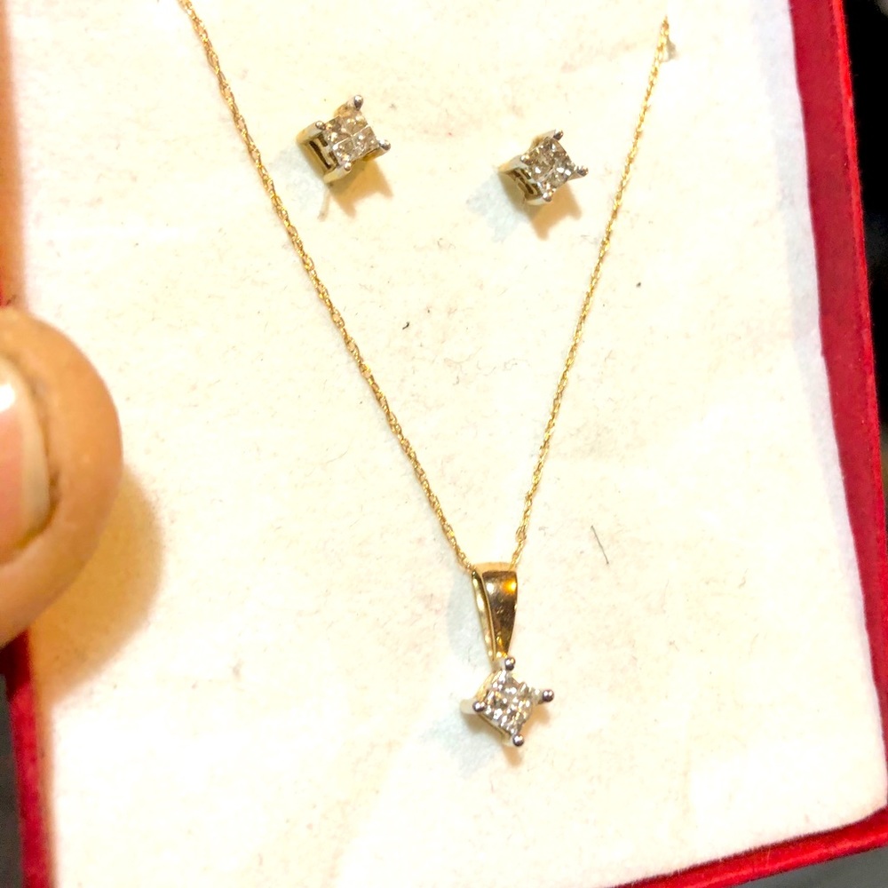 10kt gold diamond set